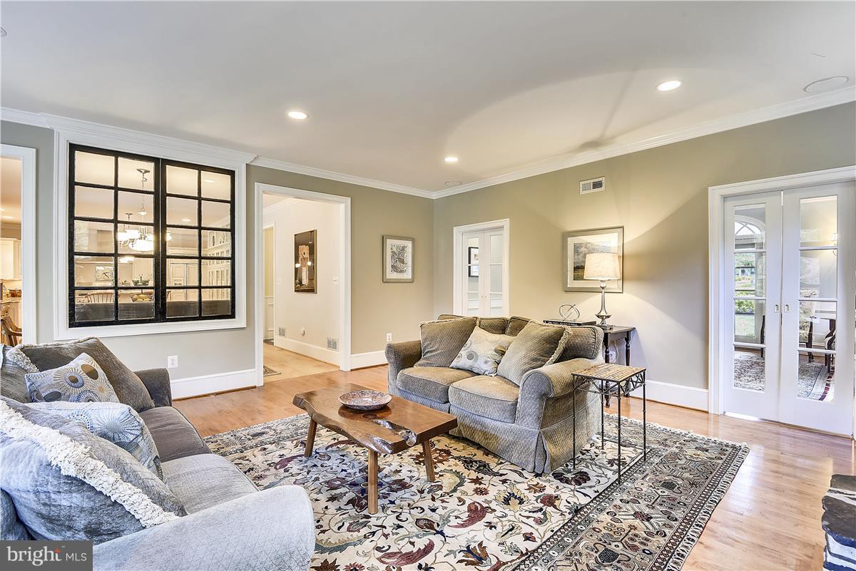 7809 Lee Avenue Alexandria, VA 22308 - Photo 6 of 29 Family Room