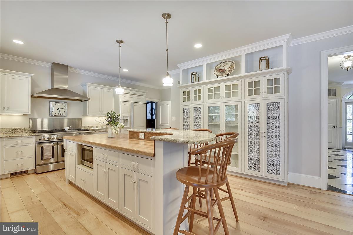 7809 Lee Avenue Alexandria, VA 22308 - Photo 7 of 29 Kitchen