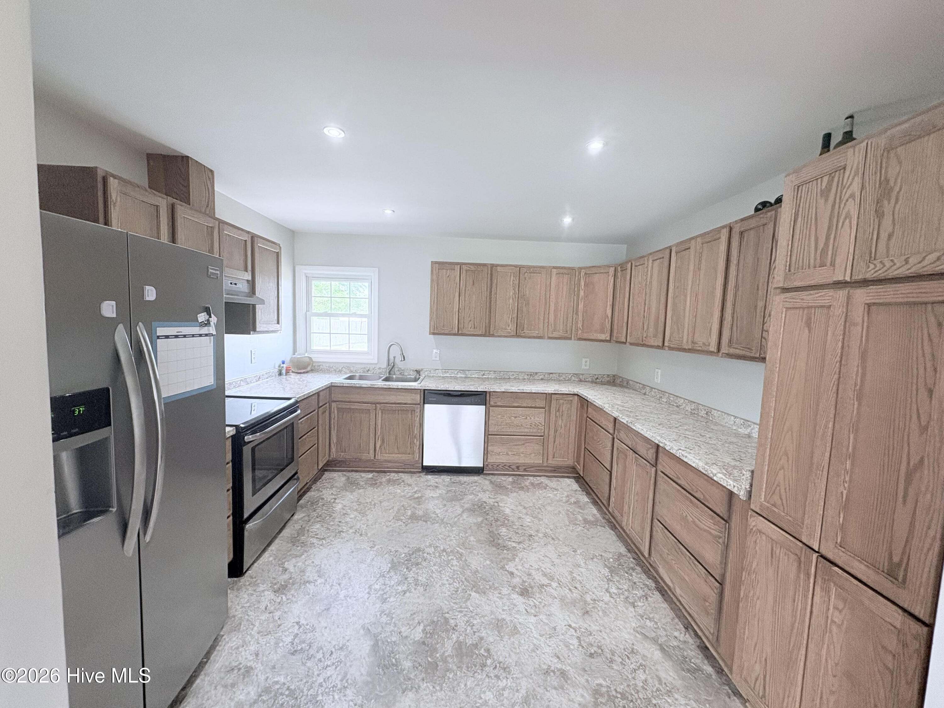 109 Sheffield Road Jacksonville, NC 28546 - Photo 23 of 41 kitchen