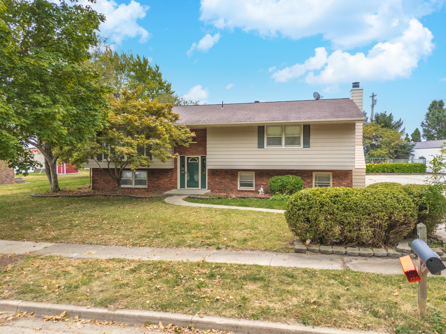 1909 Marzel Drive Bloomington, IL 61701 - Photo 2 of 35