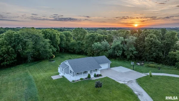 $355,000 | 1447 North 200th Avenue, Payson, IL 62360