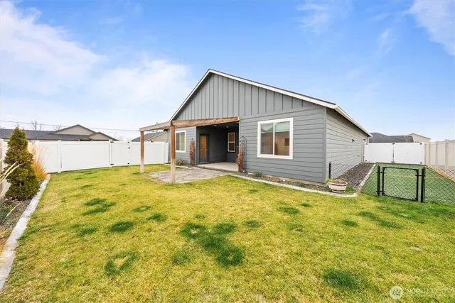 $388,000 | 4210 Cove W Drive, Moses Lake, WA 98837
