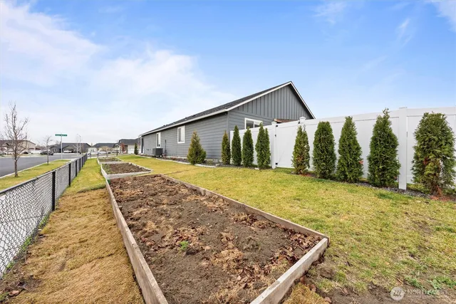 $388,000 | 4210 Cove W Drive, Moses Lake, WA 98837