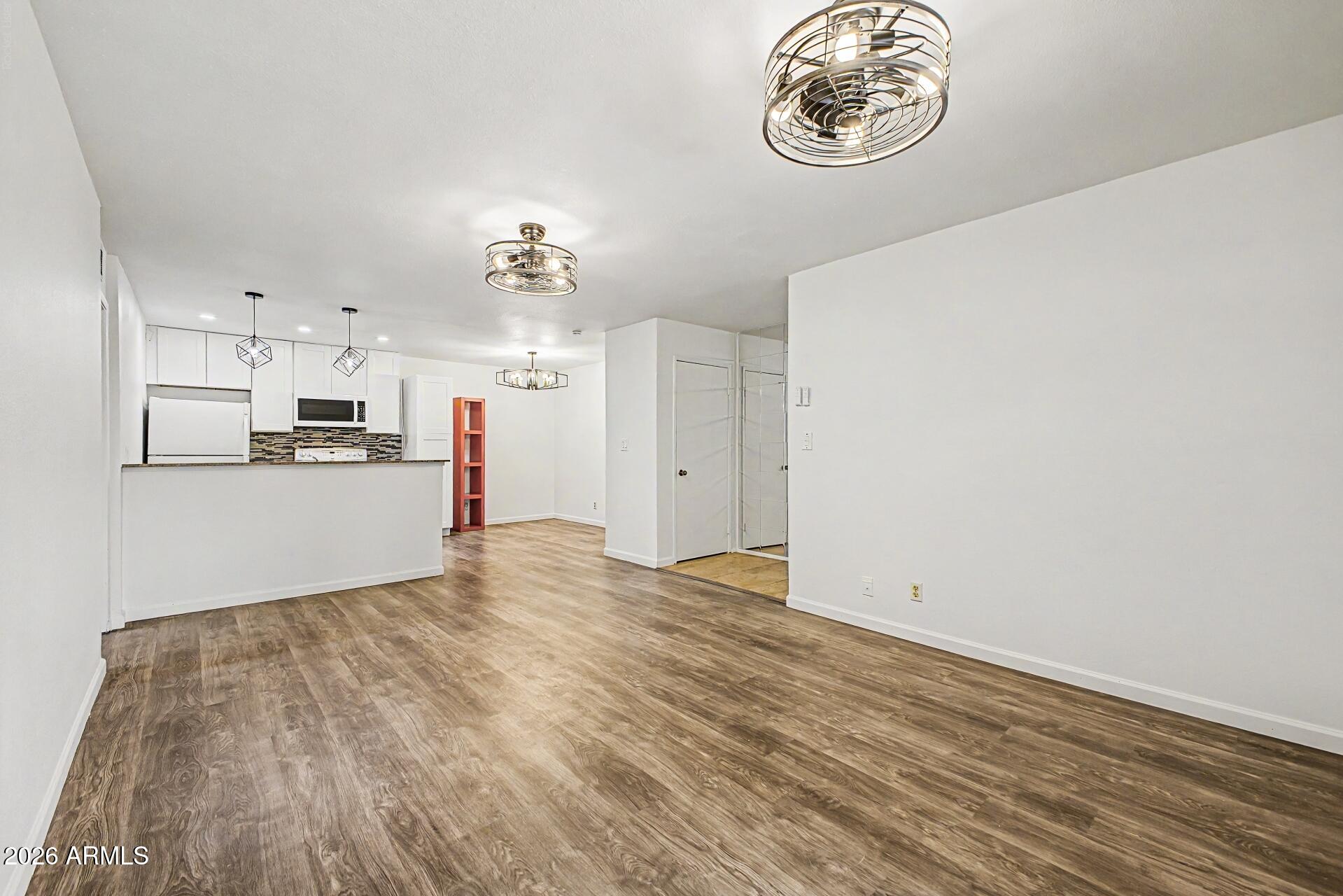 5525 East Thomas Road, Unit R13 Phoenix, AZ 85018 - Photo 6 of 30 10-Thomas