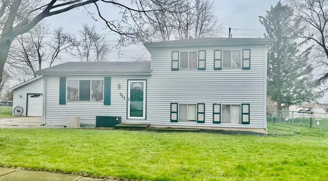 $245,000 | 711 Shawnee Court, Lowell, IN 46356