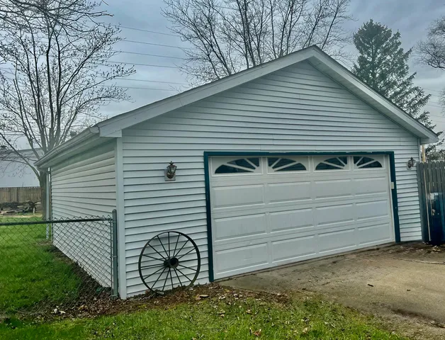 $239,999 | 711 Shawnee Court, Lowell, IN 46356