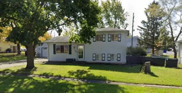 $239,999 | 711 Shawnee Court, Lowell, IN 46356