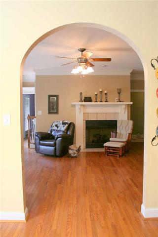1325 Old Tva Road Columbia, TN 38401 - Photo 6 of 20 Attractive arched entry from kitchen to living room