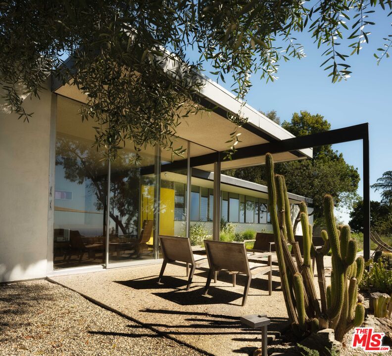 1531 North Tigertail Road Los Angeles, CA 90049 - Photo 12 of 21