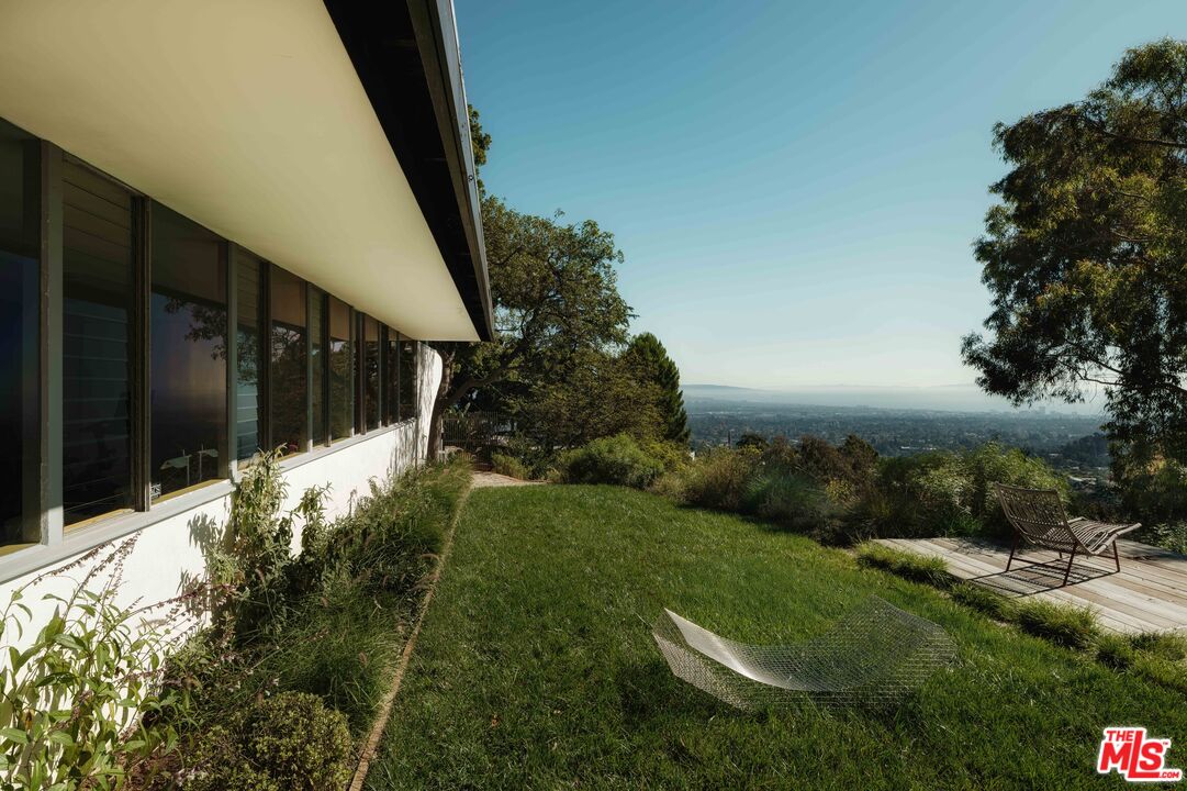 1531 North Tigertail Road Los Angeles, CA 90049 - Photo 2 of 21