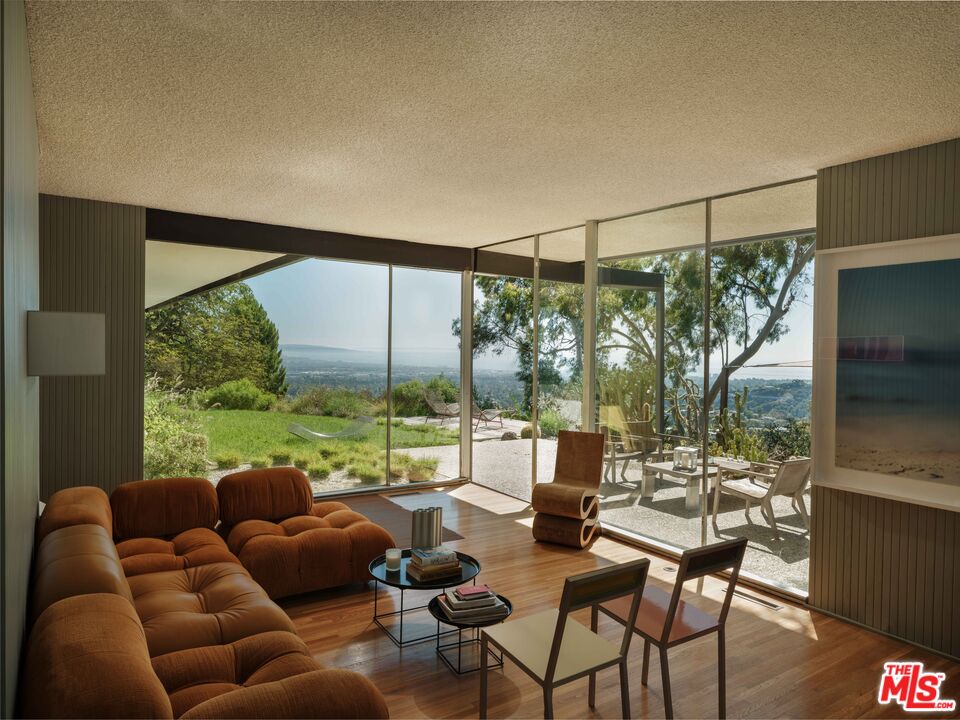 1531 North Tigertail Road Los Angeles, CA 90049 - Photo 4 of 21