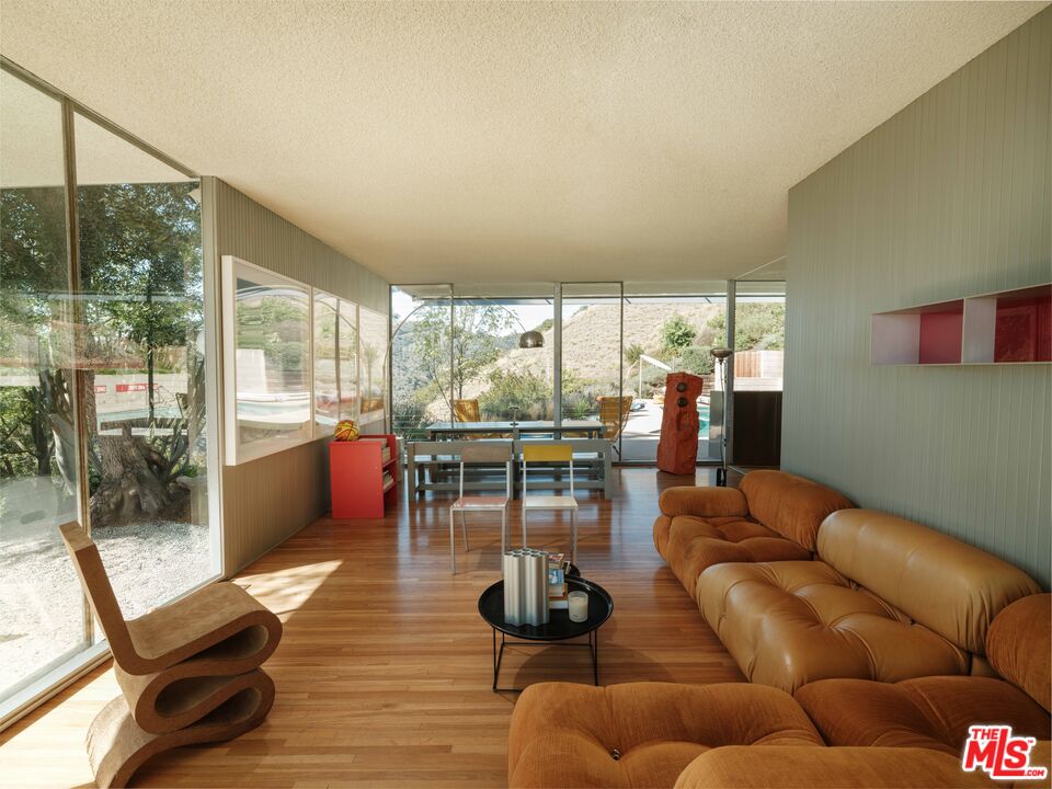 1531 North Tigertail Road Los Angeles, CA 90049 - Photo 5 of 21