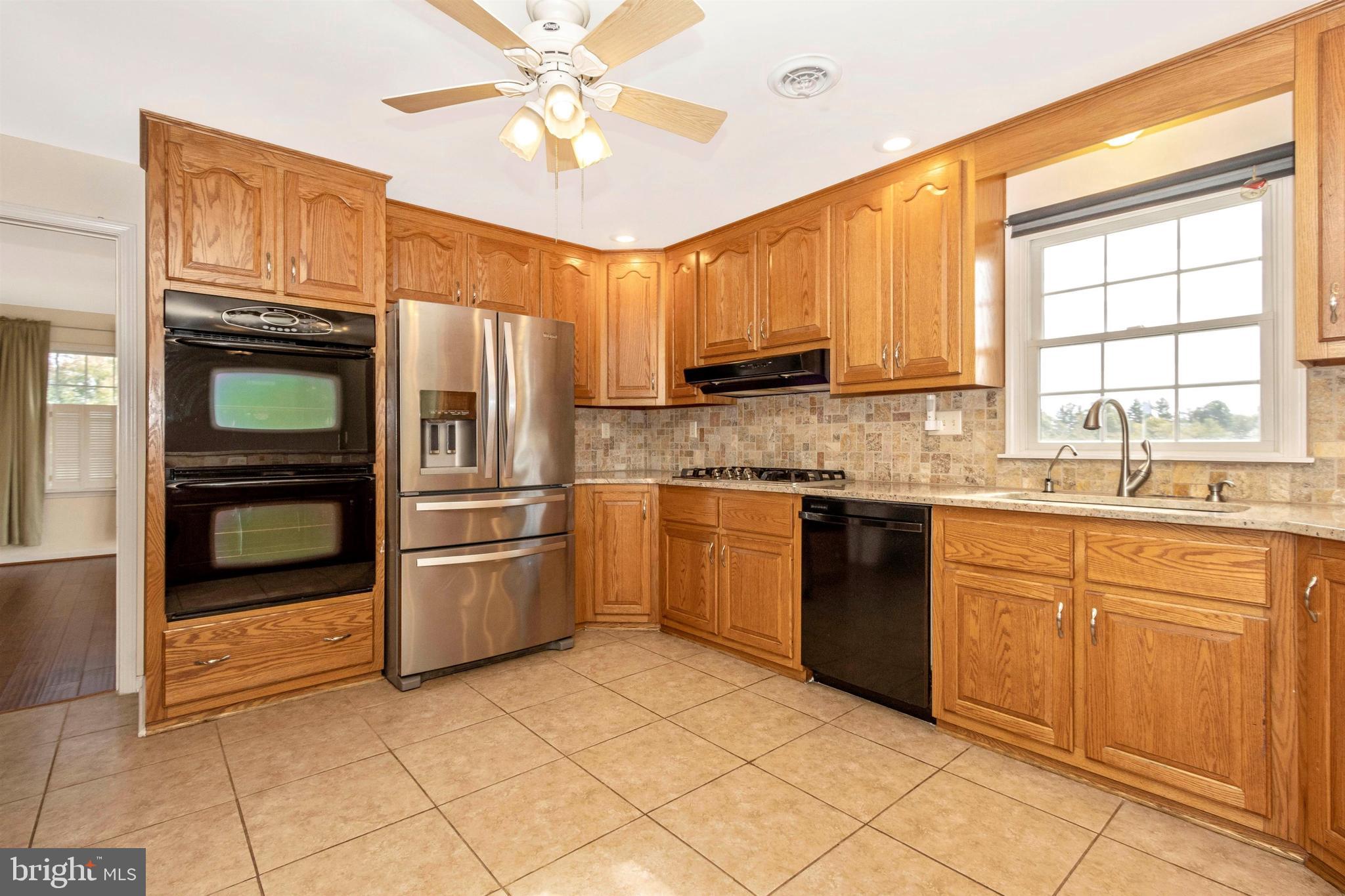 13409 Rabbit Run Terrace Union Bridge, MD 21791 - Photo 11 of 50 Kitchen - Granite Counters!