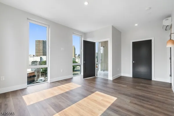 $4,500 | 21 Lincoln Park, Unit 400, Newark, NJ 07102
