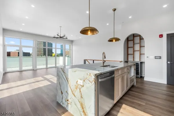 $4,500 | 21 Lincoln Park, Unit 400, Newark, NJ 07102