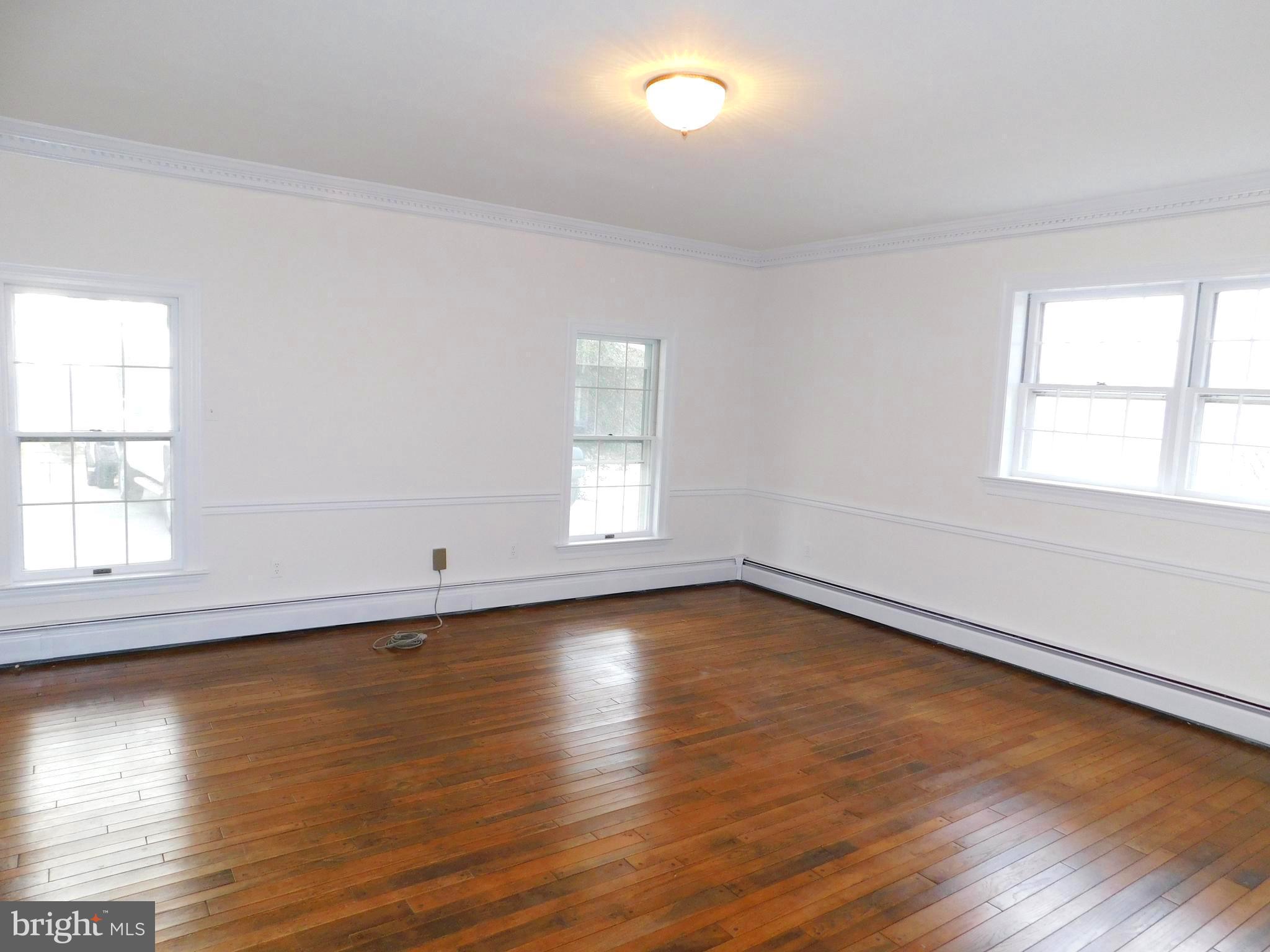 3855 Wayson Road Davidsonville, MD 21035 - Photo 11 of 27 Main Level Master Suite w/ Beautiful HW Floors