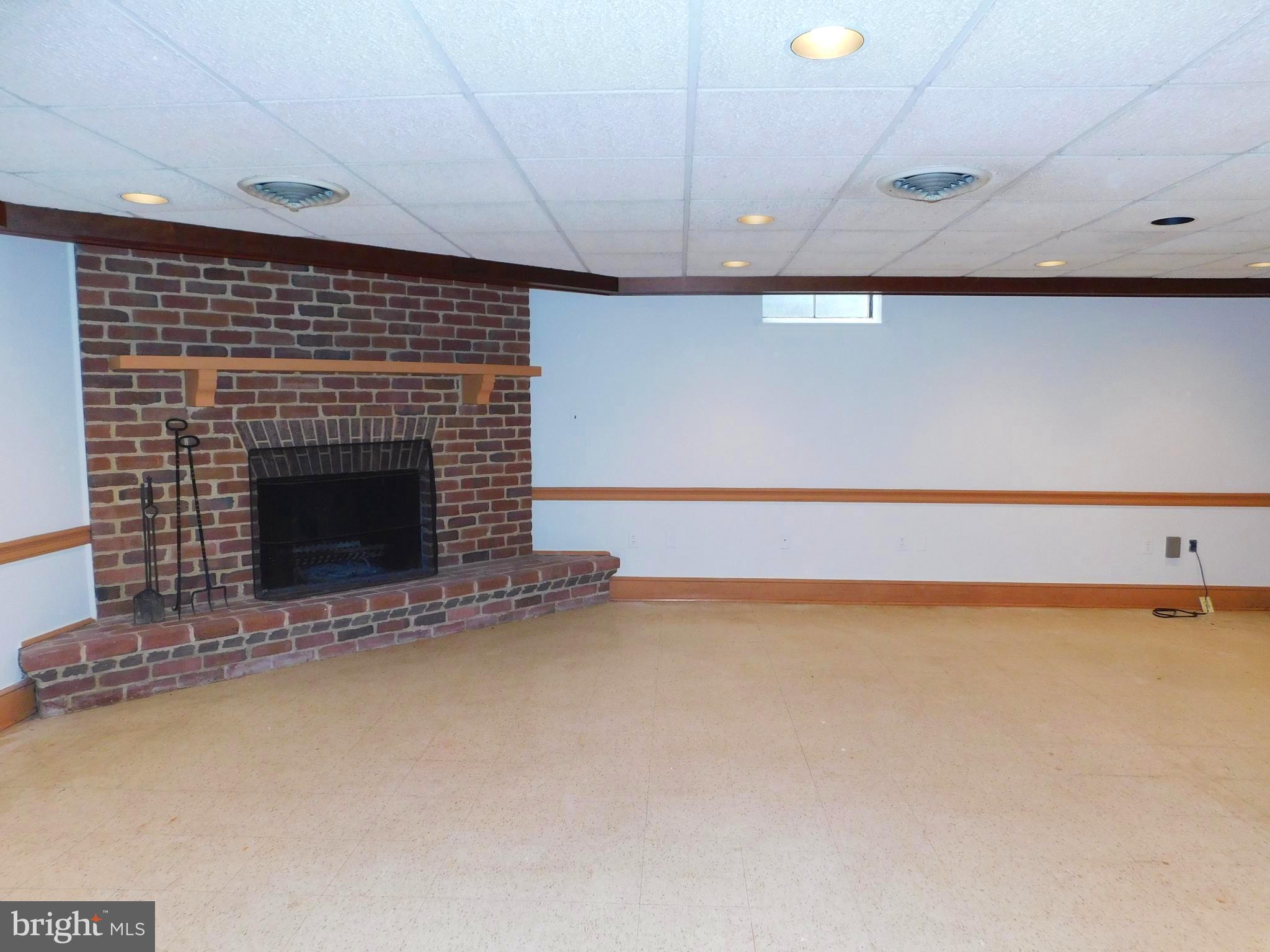 3855 Wayson Road Davidsonville, MD 21035 - Photo 17 of 27 Huge Lower Level Family Room w/ Fireplace
