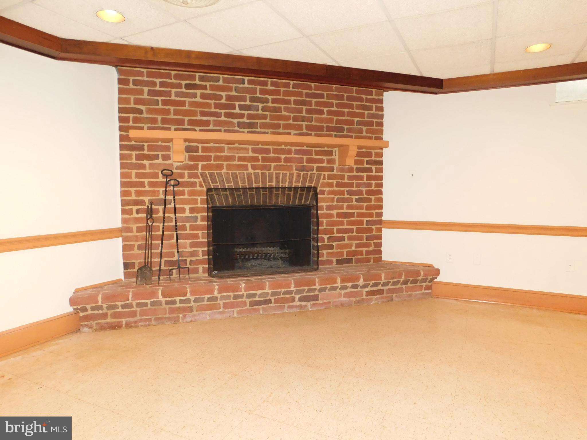 3855 Wayson Road Davidsonville, MD 21035 - Photo 18 of 27 Floor-to-Ceiling Masonry Brick Fireplace