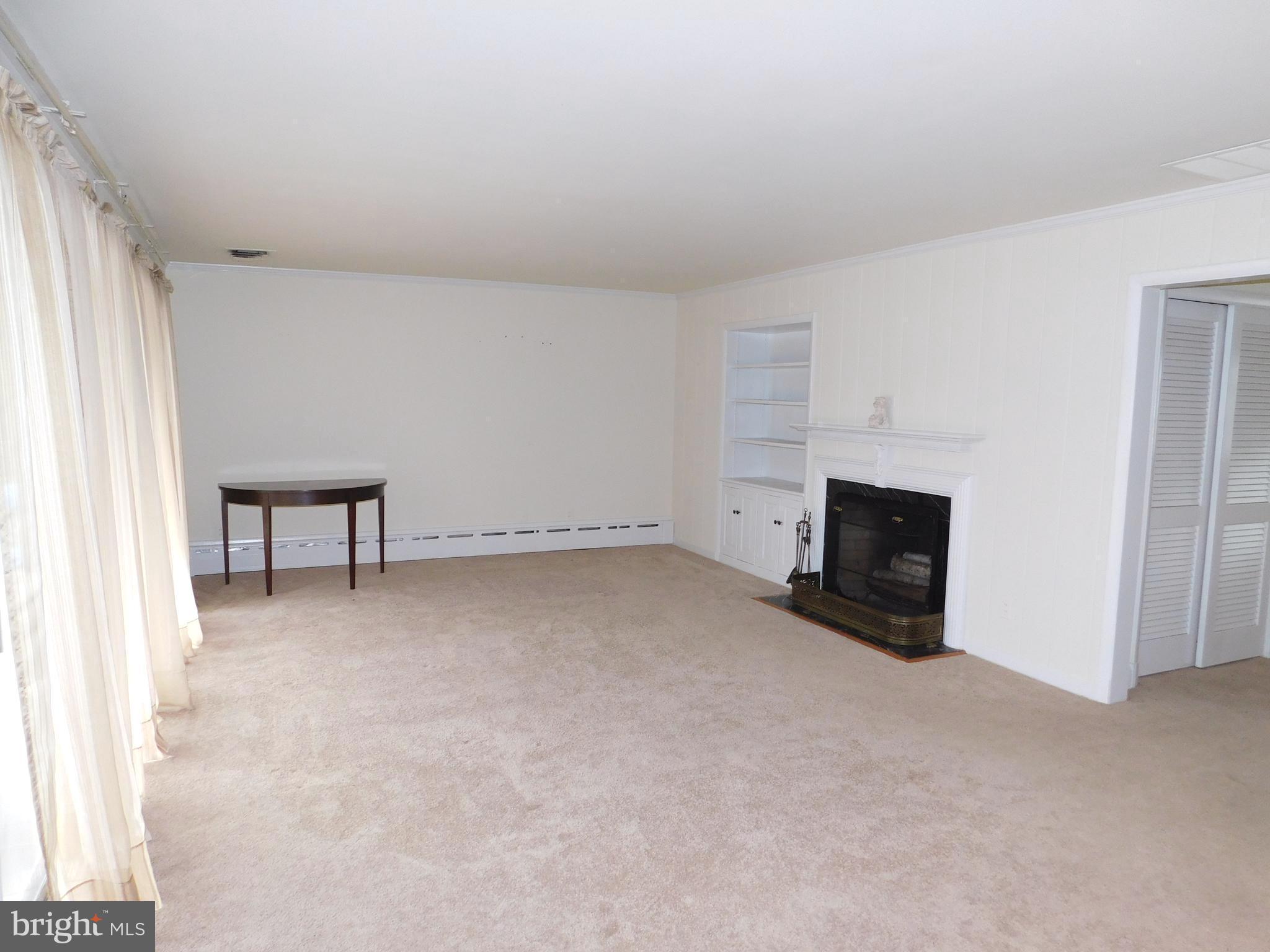 3855 Wayson Road Davidsonville, MD 21035 - Photo 8 of 27 Spacious Main Level Liv Rm w/ HW's Under Carpet