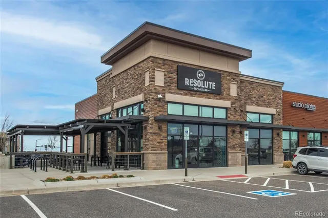 a picture of a wall with a white wall