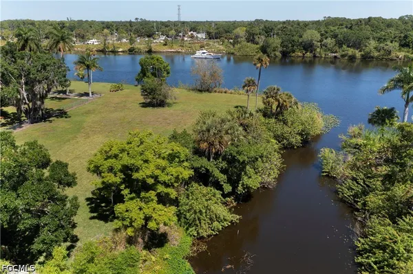 $500,000 | 233 De Soto Avenue, LaBelle, FL 33935