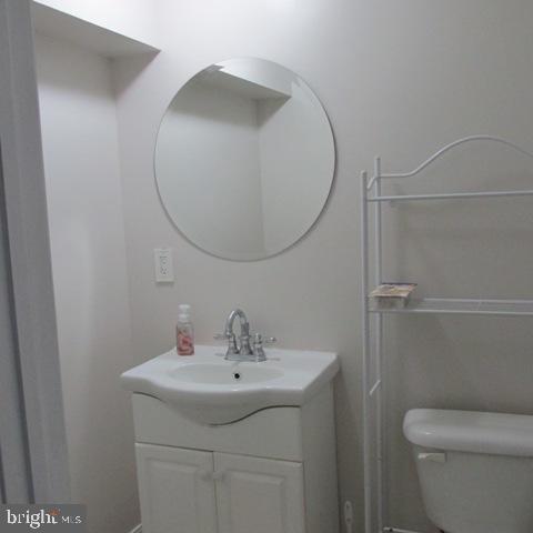 385 West Ridge Road Elizabethtown, PA 17022 - Photo 25 of 33 a bathroom with a sink a toilet and a mirror