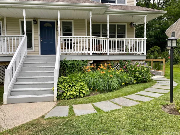 $2,950 | 63 A Cannon Court, Huntington, NY 11743