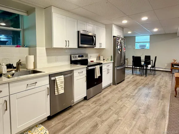 $2,950 | 63 A Cannon Court, Huntington, NY 11743