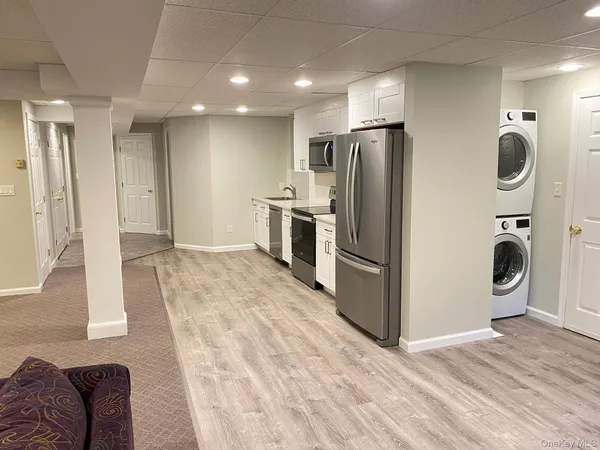 $2,950 | 63 A Cannon Court, Huntington, NY 11743