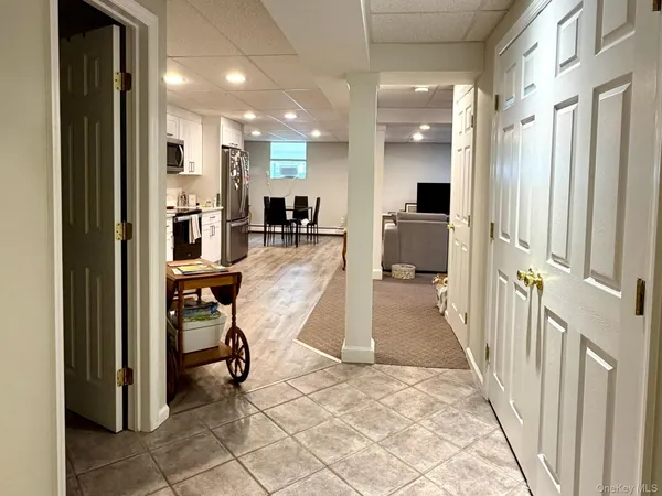 $2,950 | 63 A Cannon Court, Huntington, NY 11743