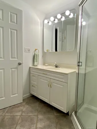 $2,950 | 63 A Cannon Court, Huntington, NY 11743