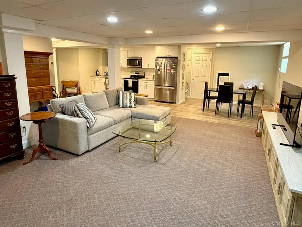 $2,950 | 63 A Cannon Court, Huntington, NY 11743