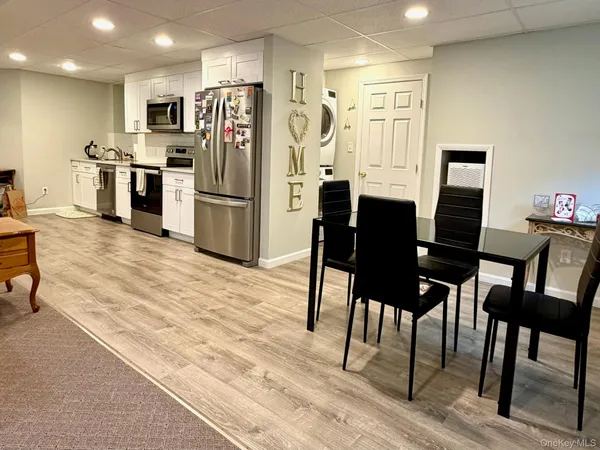 $2,950 | 63 A Cannon Court, Huntington, NY 11743