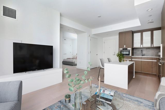 $668,000 | 100 Lovejoy Place, Unit 5L, Boston, MA 02114