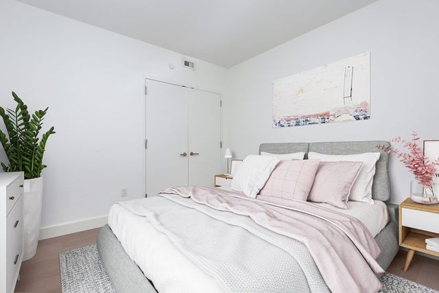 $668,000 | 100 Lovejoy Place, Unit 5L, Boston, MA 02114