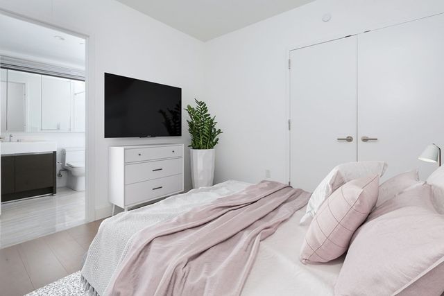 $668,000 | 100 Lovejoy Place, Unit 5L, Boston, MA 02114