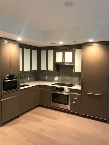 $668,000 | 100 Lovejoy Place, Unit 5L, Boston, MA 02114