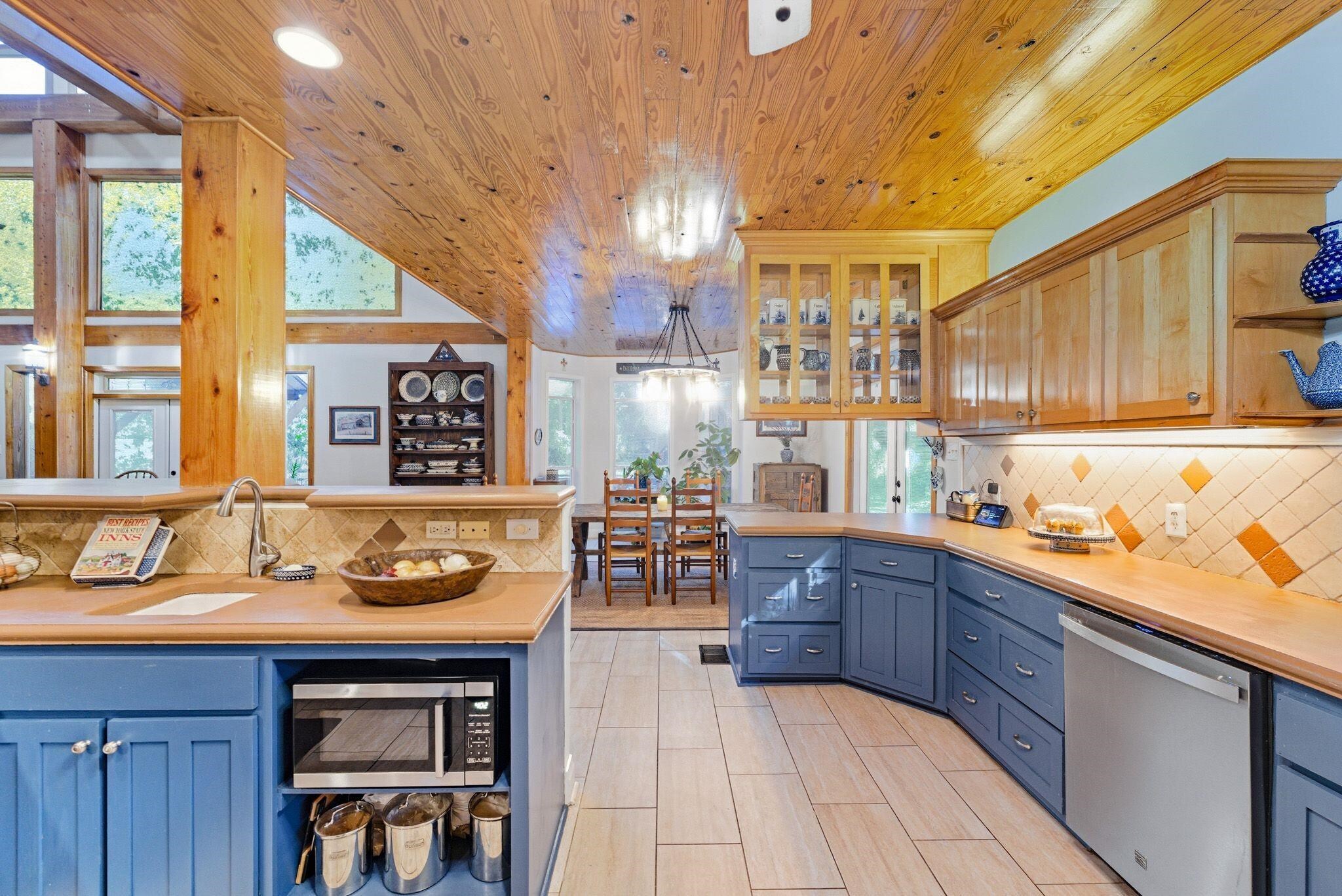 24250 River Road North Daphne, AL 36526 - Photo 15 of 80 Large Kitchen