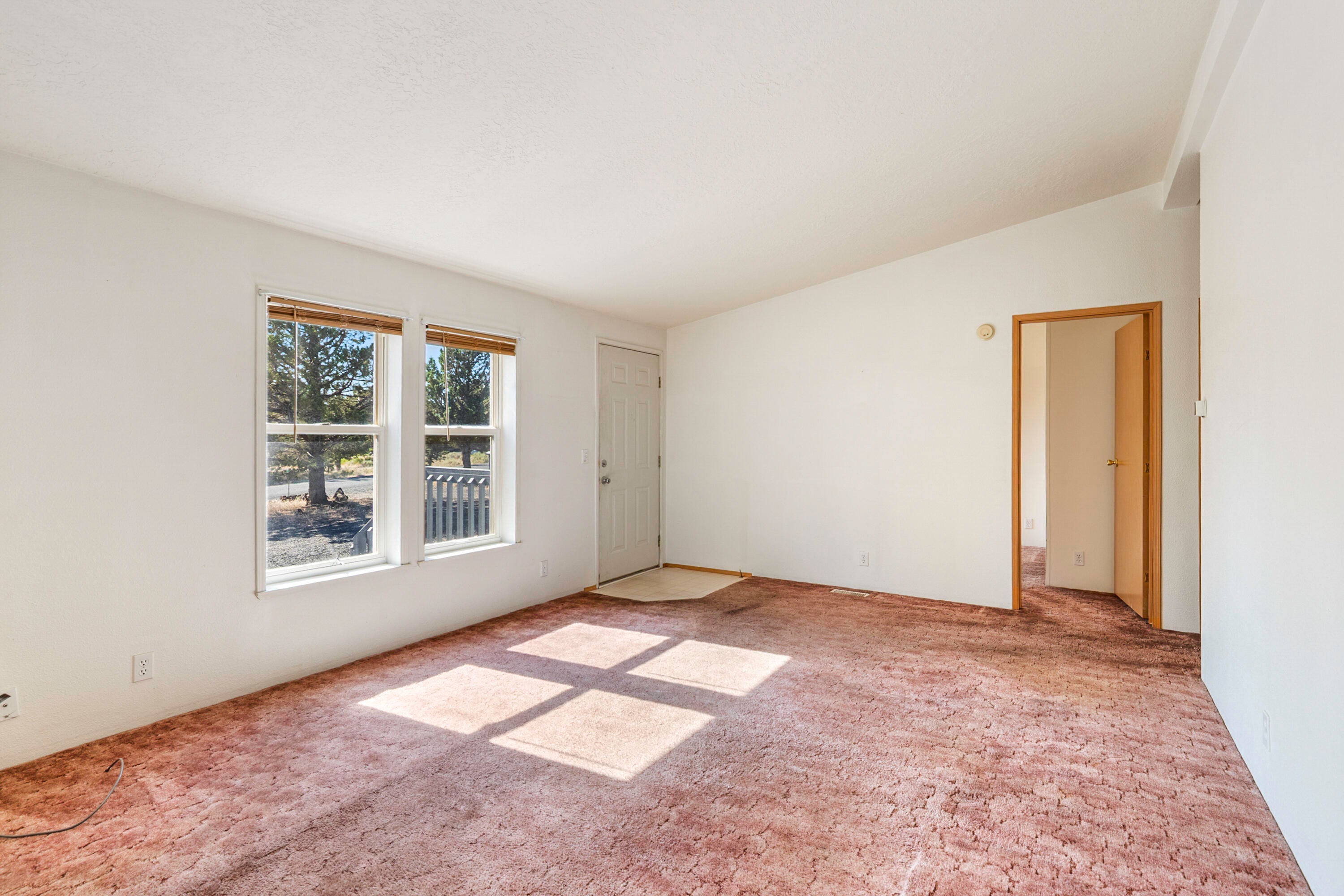 14045 Southwest Ridge Place Terrebonne, OR 97760 - Photo 10 of 27 14045 SW Ridge Pl -7
