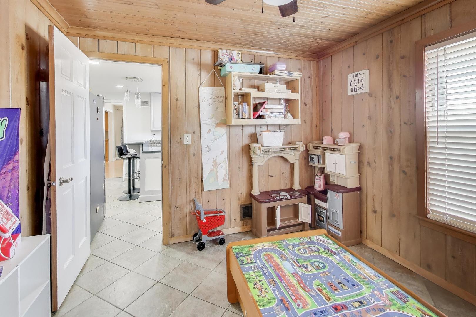 29 Iowa Avenue Addison, IL 60101 - Photo 11 of 31 a view of a hallway with workspace and a window
