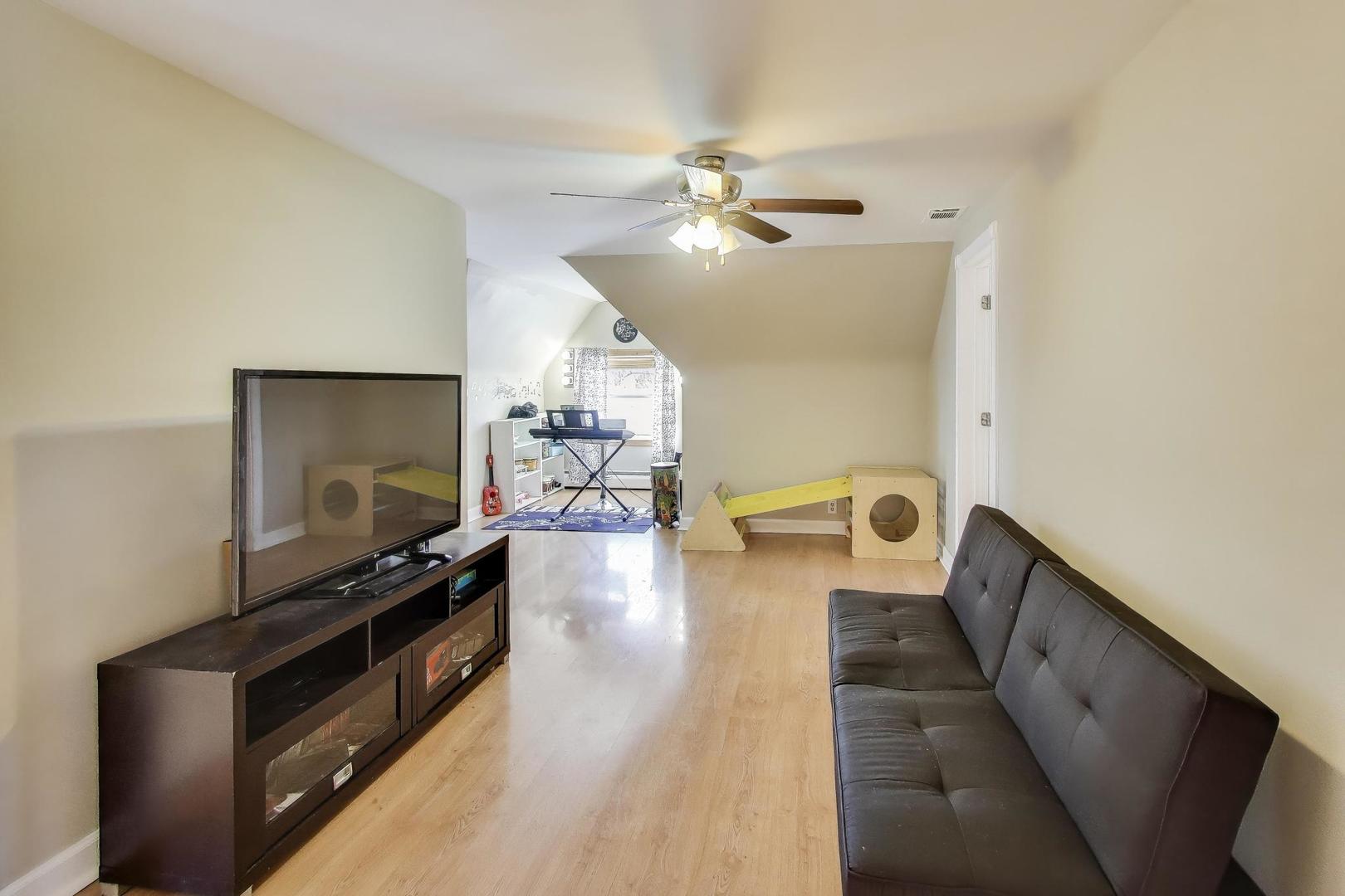 29 Iowa Avenue Addison, IL 60101 - Photo 13 of 31 a living room with furniture and a flat screen tv