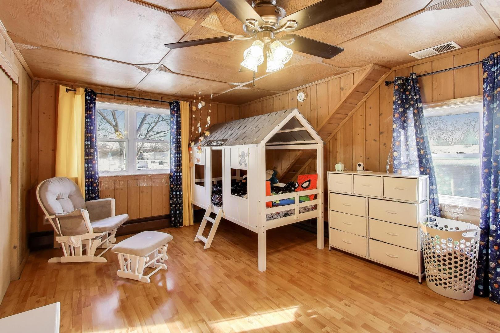 29 Iowa Avenue Addison, IL 60101 - Photo 19 of 31 a living room with furniture and a chandelier
