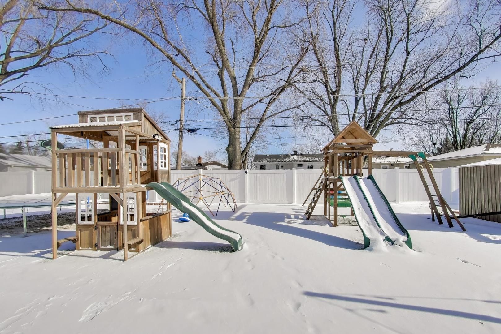 29 Iowa Avenue Addison, IL 60101 - Photo 29 of 31 a view of outdoor space with seating area