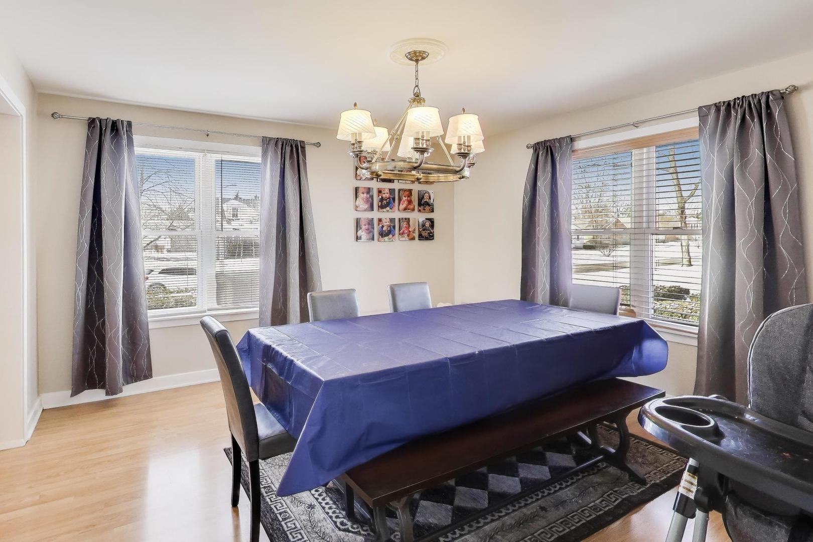 29 Iowa Avenue Addison, IL 60101 - Photo 6 of 31 a dining room with furniture and window