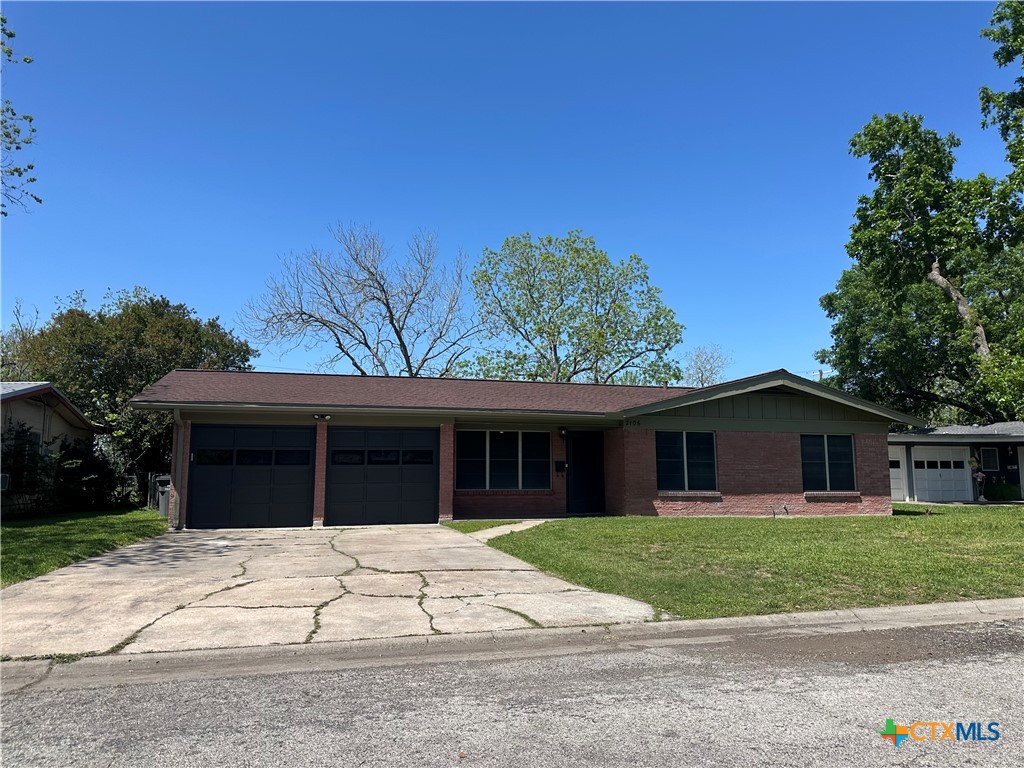 2106 East Mistletoe Ave  