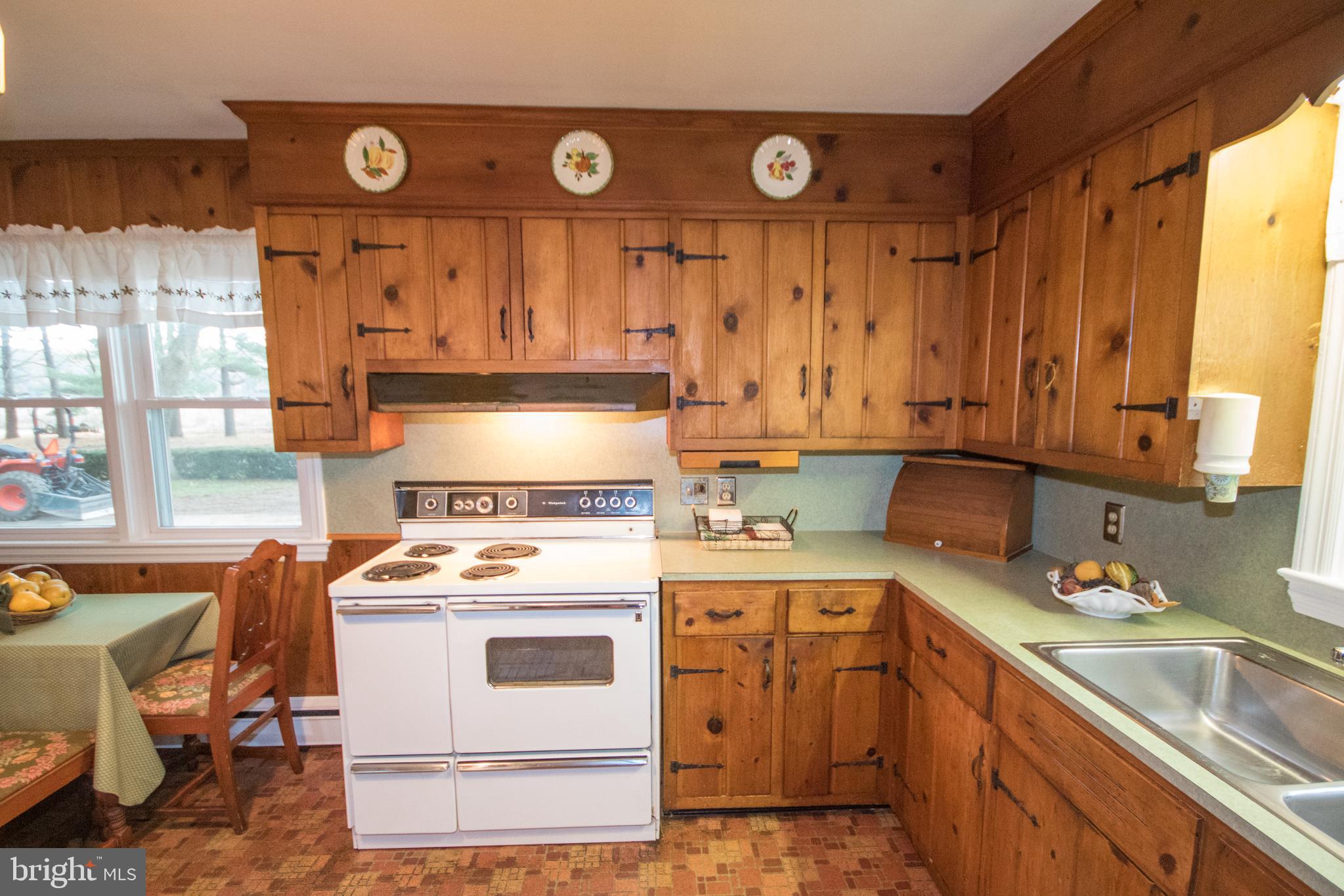 28280 Nanticoke Road Salisbury, MD 21801 - Photo 12 of 37 Kitchen