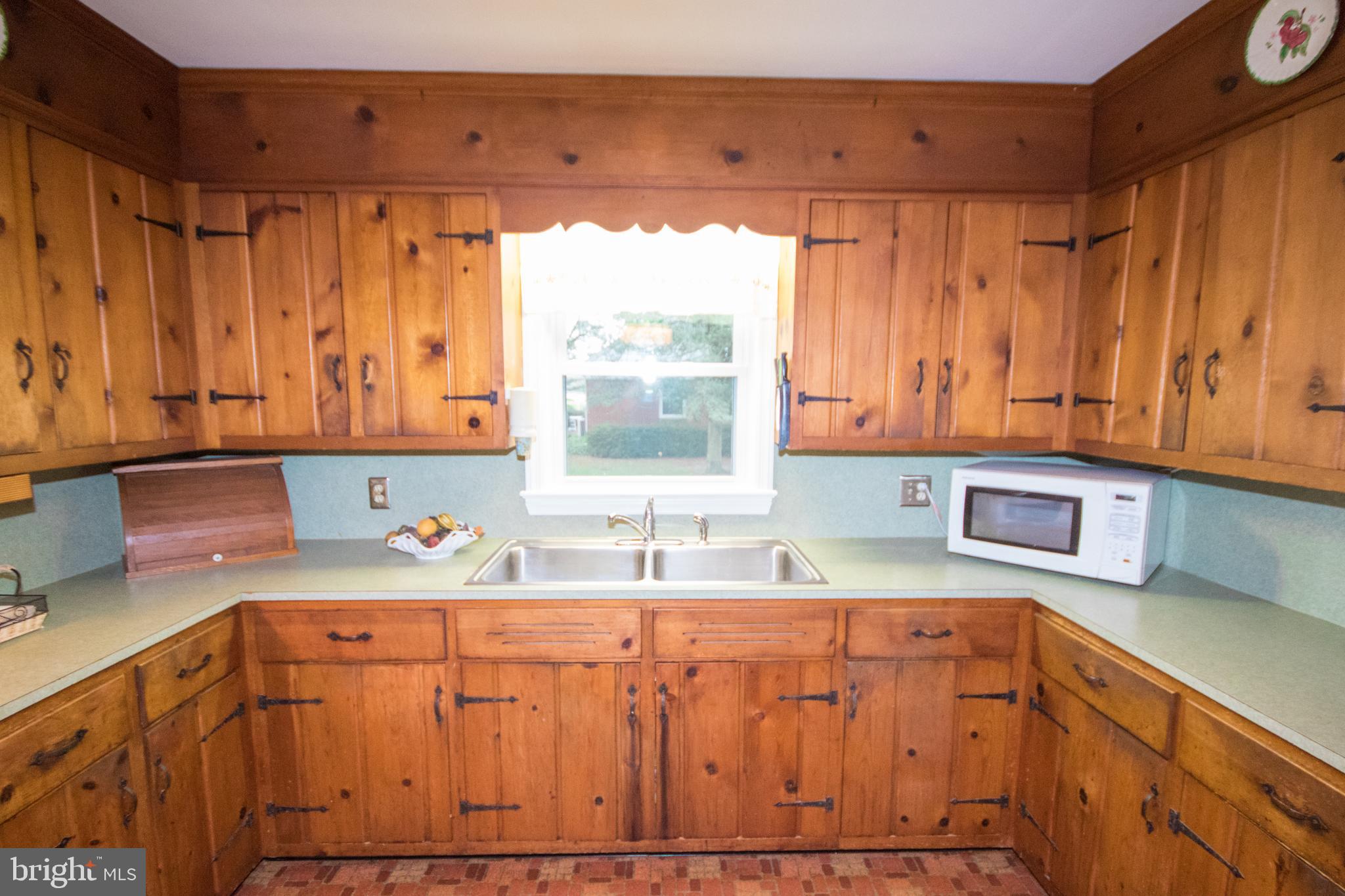 28280 Nanticoke Road Salisbury, MD 21801 - Photo 13 of 37 Kitchen