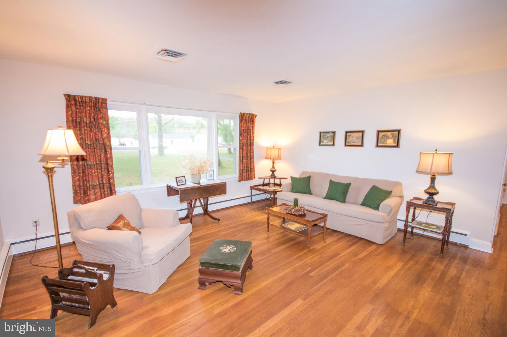 28280 Nanticoke Road Salisbury, MD 21801 - Photo 6 of 37 Living room