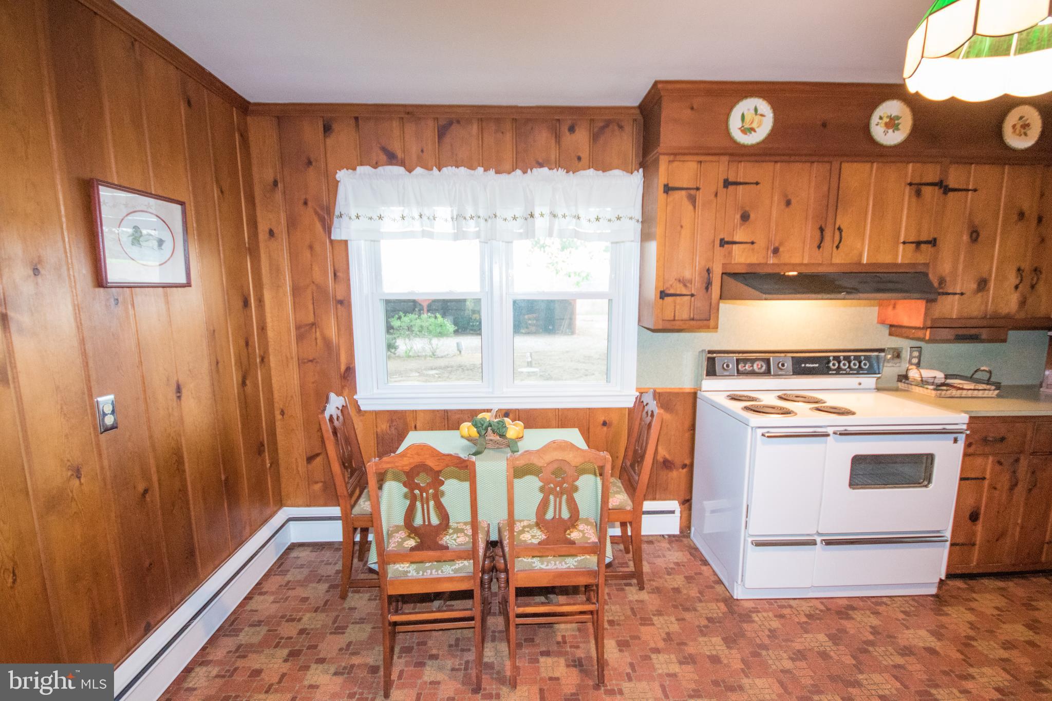 28280 Nanticoke Road Salisbury, MD 21801 - Photo 10 of 37 Dining area
