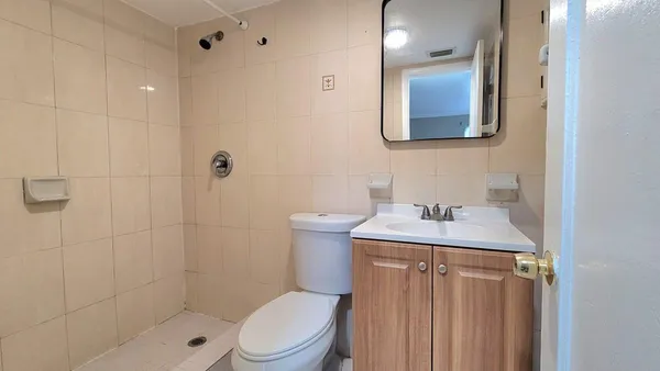 $2,100 | 1800 Northeast 170th Street, North Miami Beach, FL 33162